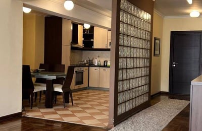 Alquiler de un espacioso apartamento de 3 habitaciones, 125 m², centro de la ciudad, Belgrado, Serbia